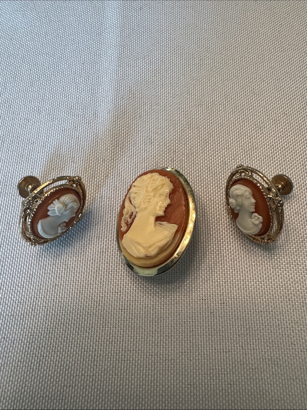 Vintage Cameo Brooch and Earrings. - Cream on Brown with Gold Trim